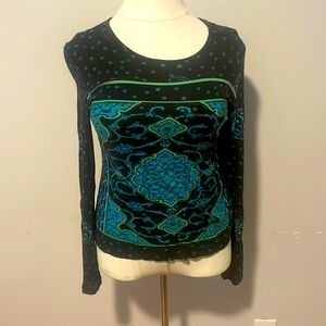 Comfortable chicos design shirt.